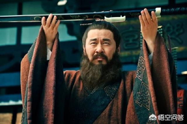 你觉得曹操是英雄还是奸雄？