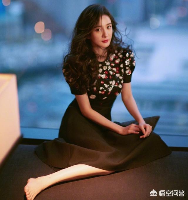 杨幂的脚:杨幂有哪些出名的作品，为什么大家喜欢她？