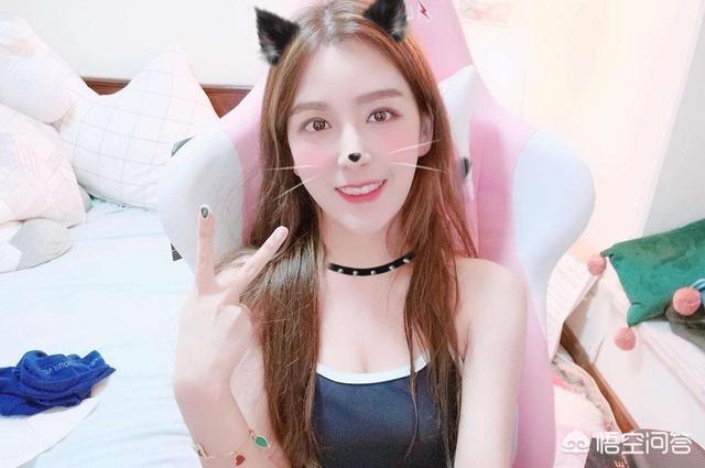 头条问答 - rita直播却发现姿态深夜问她是否"寂寞",脱口而出的话让