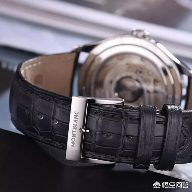 大金背啄木鸟:在农村，戴胜鸟又被称为“棺材鸟”，为何它们身上总是臭臭的？