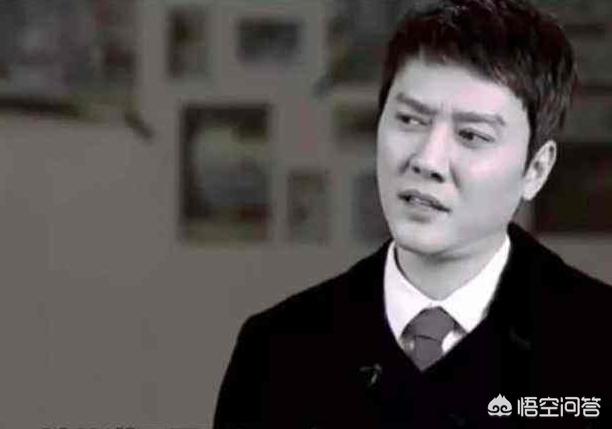 冯绍峰方否认离婚:网传冯绍峰亲自接机赵丽颖，牵手离开力破离婚传闻，你怎么看