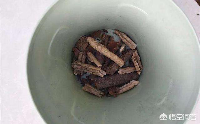 花土里加火山石:花盆有点深底下垫什么好呢？