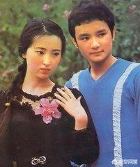 宋茜杨洋:《红楼梦》你觉得杨洋和欧阳奋强，谁演的贾宝玉好？为什么？