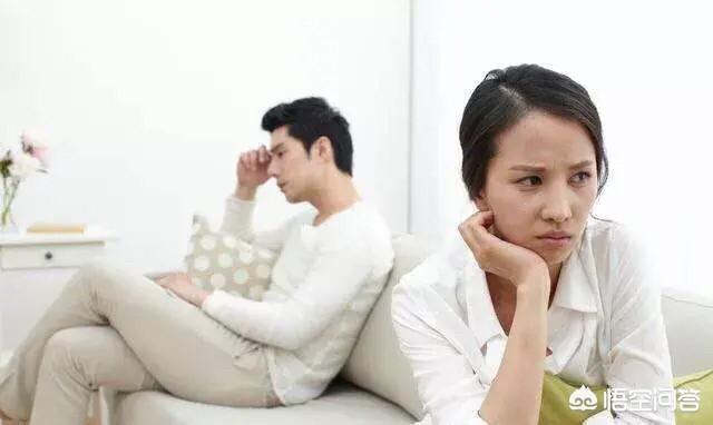 我已经有女朋友了,可是我今年换了个工作,女同事也喜欢上我了,有点心动怎么办？
