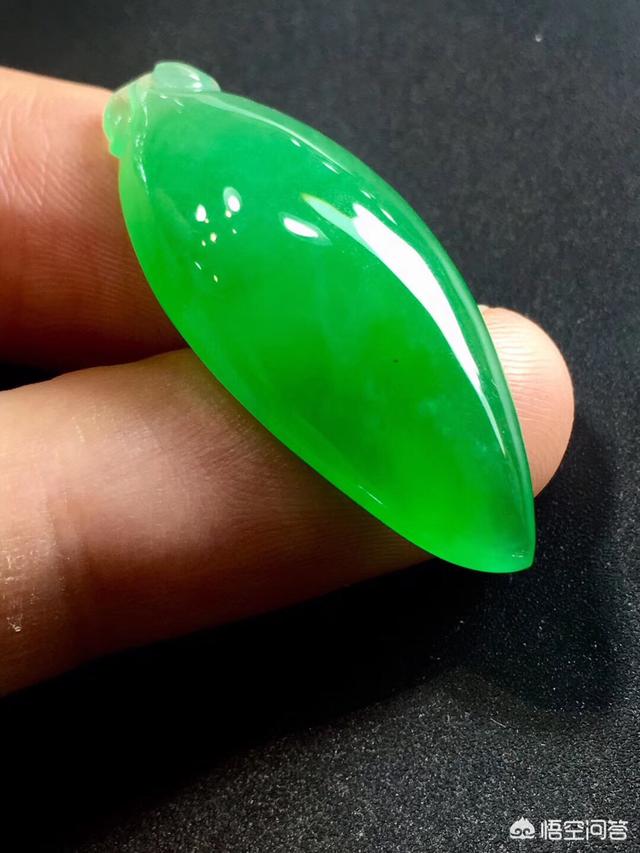 翡翠雕刻,看看这块翡翠摆件雕刻如何？