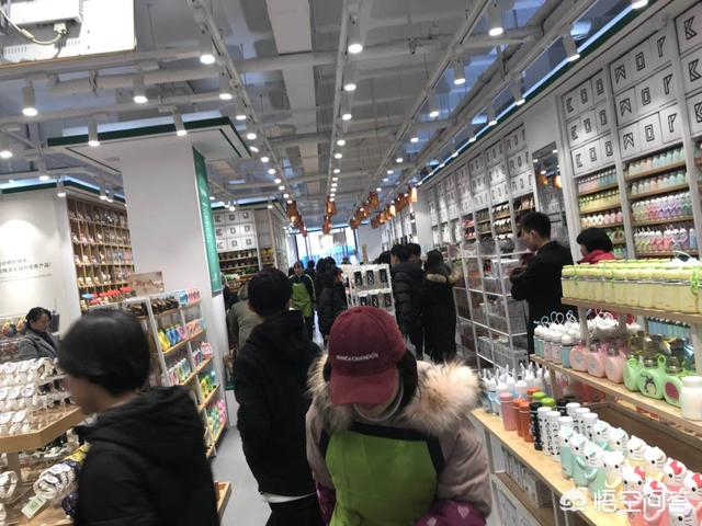 现在开一个精品百货店赚钱吗？十元店有哪些经营策略及技巧呢？