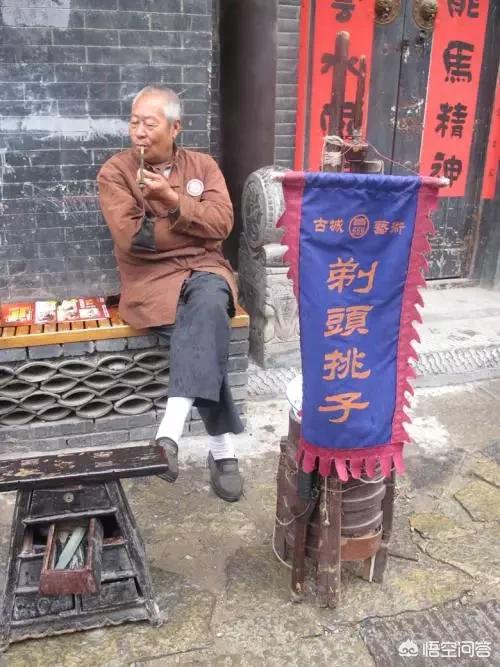 在郑州,晚上想在公园摆个地摊。卖什么好呢？有什么好的建议……谢谢？