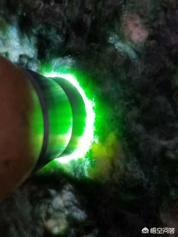 冰种石英石原石图片,冰种翡翠原石是什么样的呢？