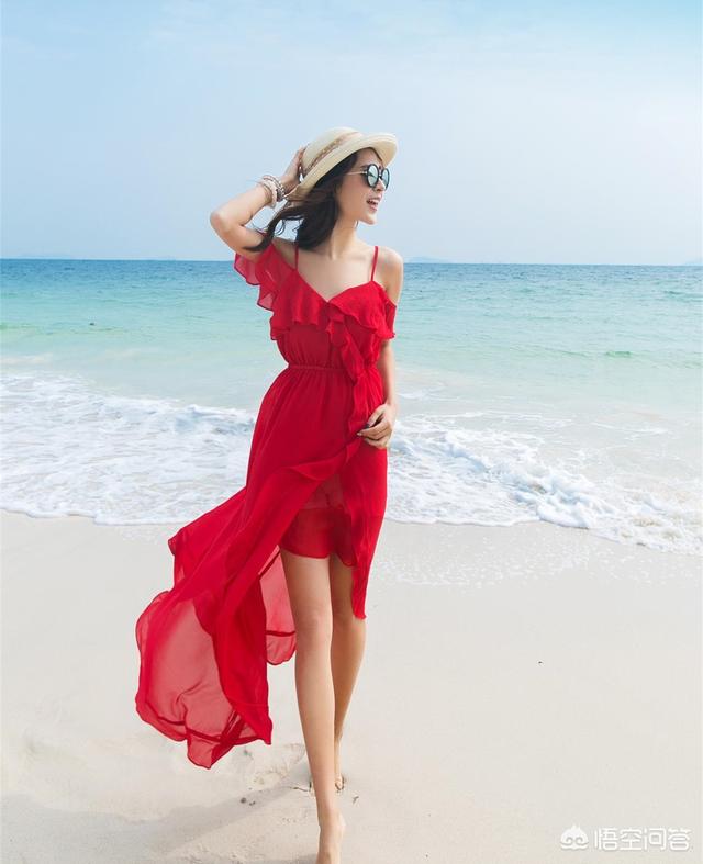 喜乐蒂图片颜色好看:海边拍人像，穿什么颜色的裙子拍照好看？
