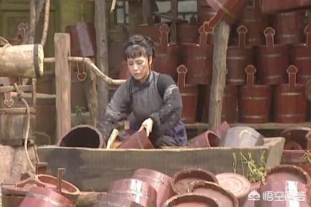 《康熙王朝》中容妃是康熙最喜欢的妃子，为什么会被康熙送入宗人府，后来又杀死所有看见她刷马桶的人？插图55