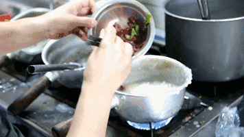 正宗广式粥是啥样的，顺德生滚粥的肉料是用什么方法做得又滑又嫩的