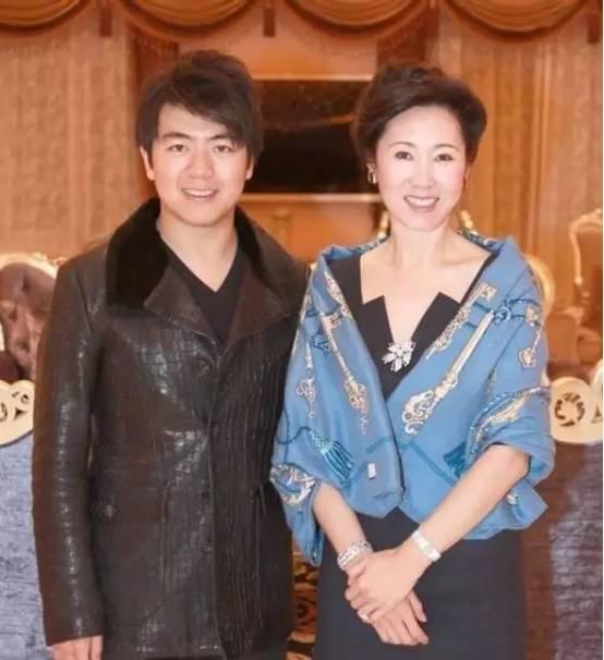 王思聪的母亲当年是怎样看上还没有成功的王健林的？