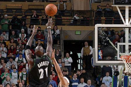 NBA真正可能摸到篮板上沿的人都有谁？