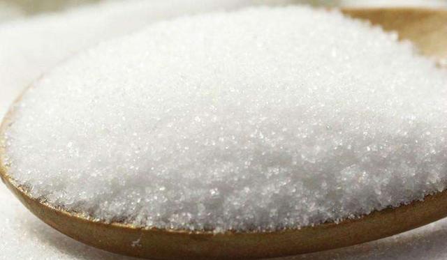(白砂糖和绵白糖的不同用法)白砂糖和绵白糖如何区别？