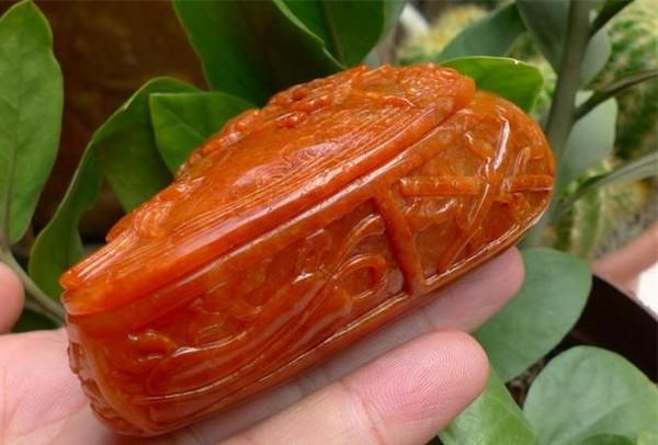 怎么看翡翠是不是注色,如何分辨翡翠中的天然红翡和烧红？