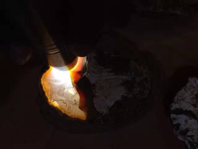 玛瑙玉髓白手镯,玛瑙和玉髓有什么区别，产地分别在哪里？