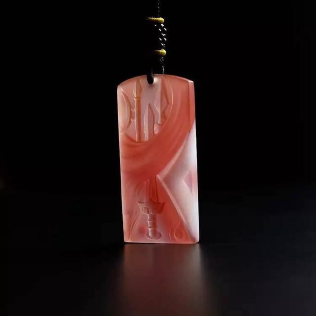 玛瑙玉髓白手镯,玛瑙和玉髓有什么区别，产地分别在哪里？