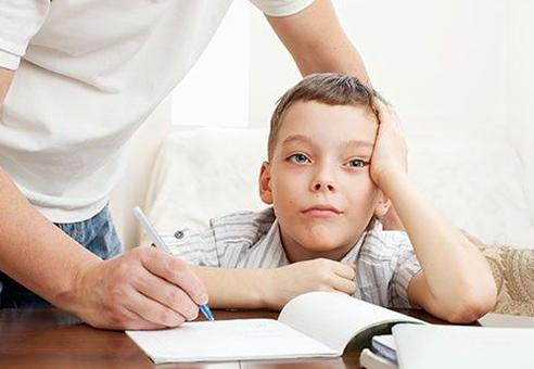 现在好多初中生辍学,家长如何正确引导不想上学的孩子？