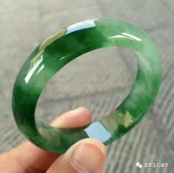 冰种翡翠手镯价格,现在入手一只冰种翡翠手镯大概要多少钱？