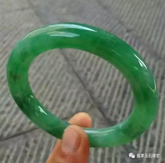 10万左右冰种飘花手镯,五到十万的玉手镯，可以买到冰种吗？