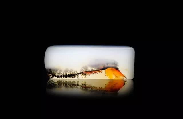 玛瑙玉髓白手镯,玛瑙和玉髓有什么区别，产地分别在哪里？