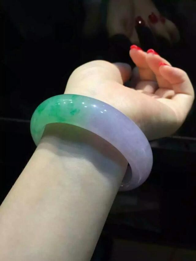 10万左右冰种飘花手镯,五到十万的玉手镯，可以买到冰种吗？