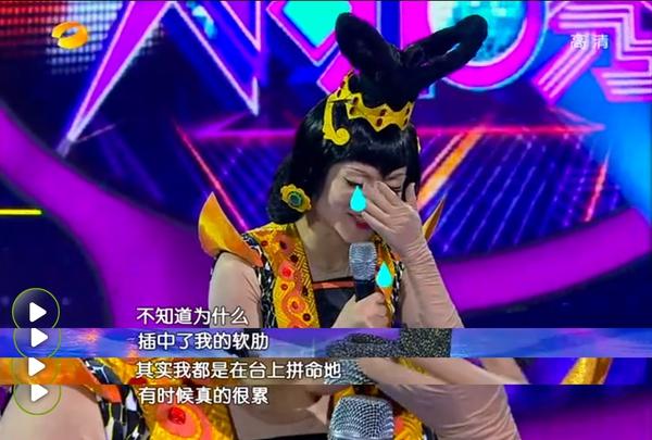谢娜超话被粉丝怼:有很多人骂谢娜而娜姐的微博却快破亿了，这是为什么？