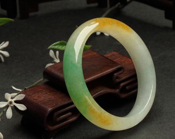 翡翠的活棉和死棉图解,为什么有棉的翡翠还要比无棉的翡翠更贵？