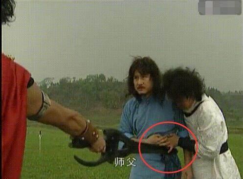 你见过哪些搞笑的穿帮镜头