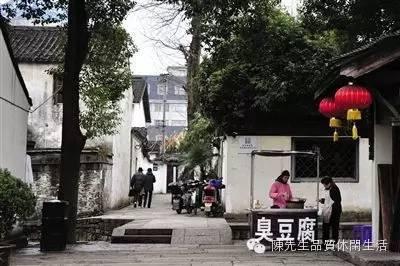 山西一饭店发生坍塌，对于饭店二层加盖的彩钢房是否合规