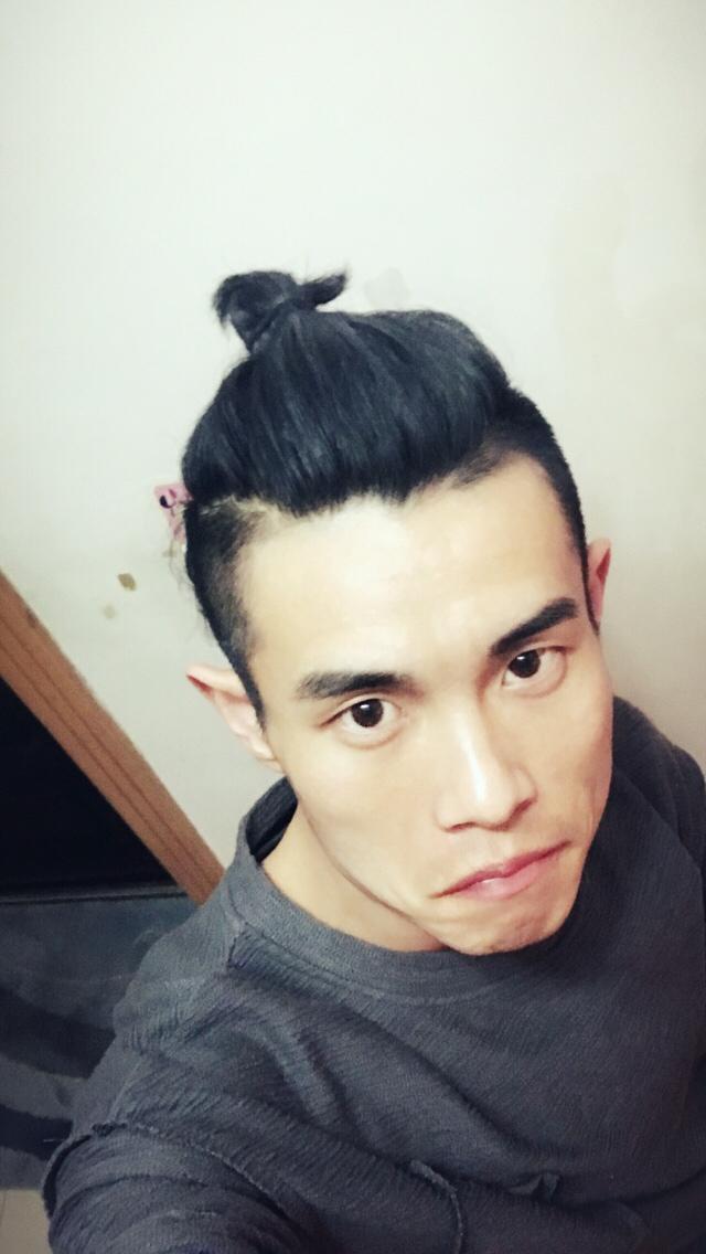男生留长发两边要剃掉吗