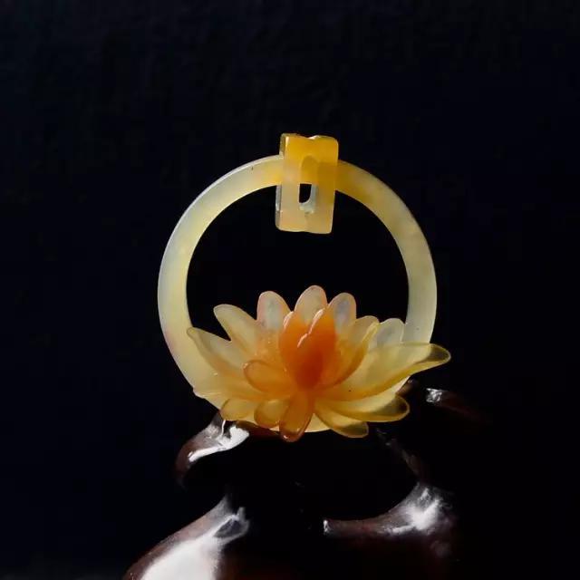 黄绿色的玉是什么玉,黄色的玉只有黄龙玉吗？还有哪些？