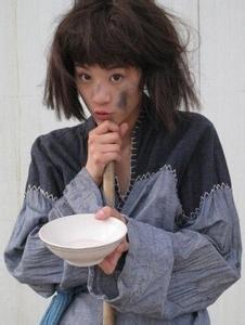 李维嘉回应筷子门:为什么，中国人使用筷子不能敲碗？