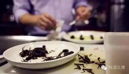 油炸毒蜘蛛:油炸毒蜘蛛的视频 云南人为什么会有那么多虫子做菜？