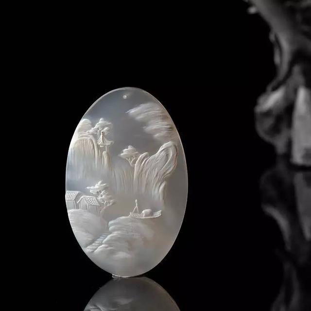 玛瑙玉髓白手镯,玛瑙和玉髓有什么区别，产地分别在哪里？