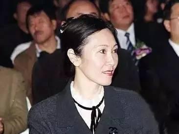 王思聪的母亲当年是怎样看上还没有成功的王健林的？