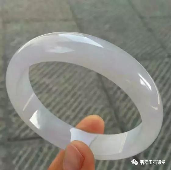 冰种翡翠手镯价格,现在入手一只冰种翡翠手镯大概要多少钱？