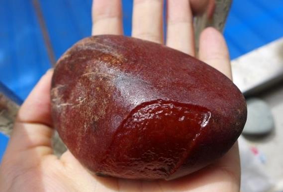 怎么看翡翠是不是注色,如何分辨翡翠中的天然红翡和烧红？