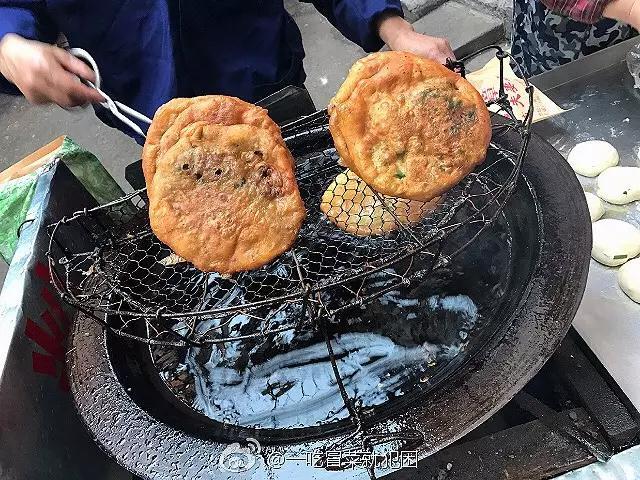 雅皮狗蓝色经典冰爽窝:夏天到了，我想买个狗窝，请问什么样的狗窝适合狗狗，求推荐？