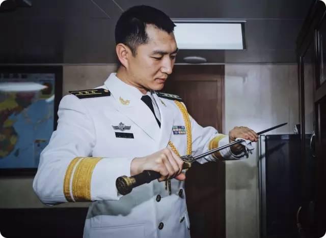 中正剑:为何中国海军军官佩戴汉剑而不是唐横刀？