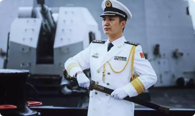中正剑:为何中国海军军官佩戴汉剑而不是唐横刀？