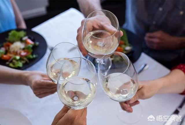 喝红酒前吃什么不容易醉，春节餐桌上，怎么喝酒才不容易醉酒？