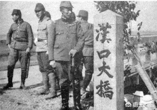 日本飞鼠照片:有球迷拍到日本羽毛球男单选手桃田下跪的照片，你怎么看？