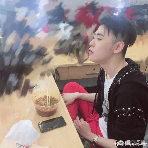 比伯拒绝粉丝礼物:张云雷经常抽粉丝送的香烟，不怕有人在其中做手脚对他不利吗？