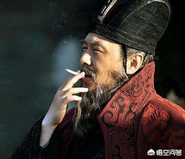 历史上真正的曹操是枭雄还是英雄？为什么？