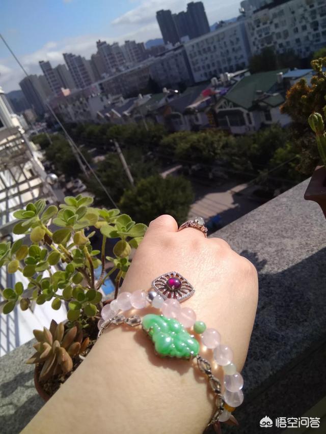 红宝石吊坠图片,黄金镶红宝石的吊坠配什么链子？