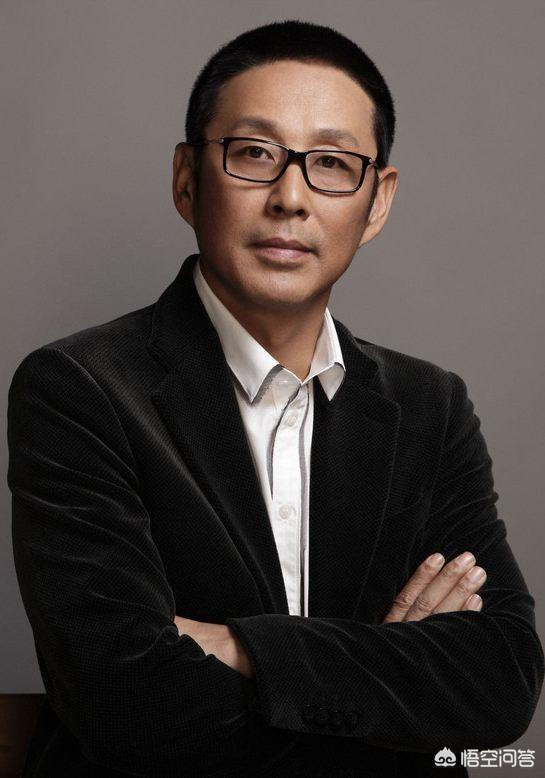 演员何冰老婆的照片:何冰的演技在国内男演员中能排到什么水平？