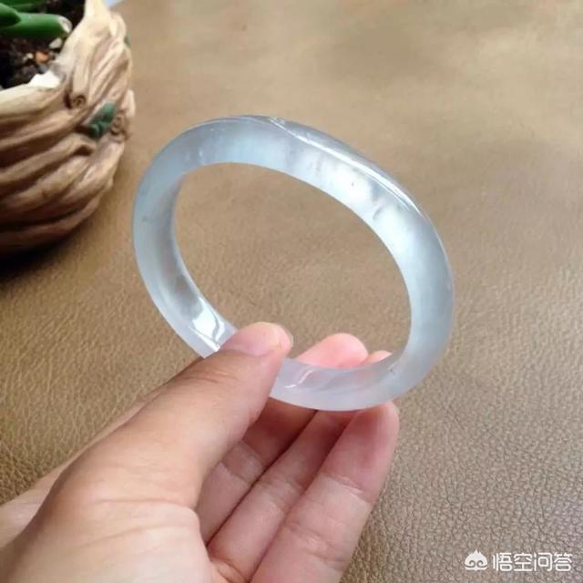 手镯的款式有几种,翡翠手镯有多少种？怎么买到自己合适的？