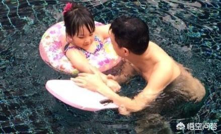 李湘的前任老公是谁:主持人李湘现在的情况怎样了？