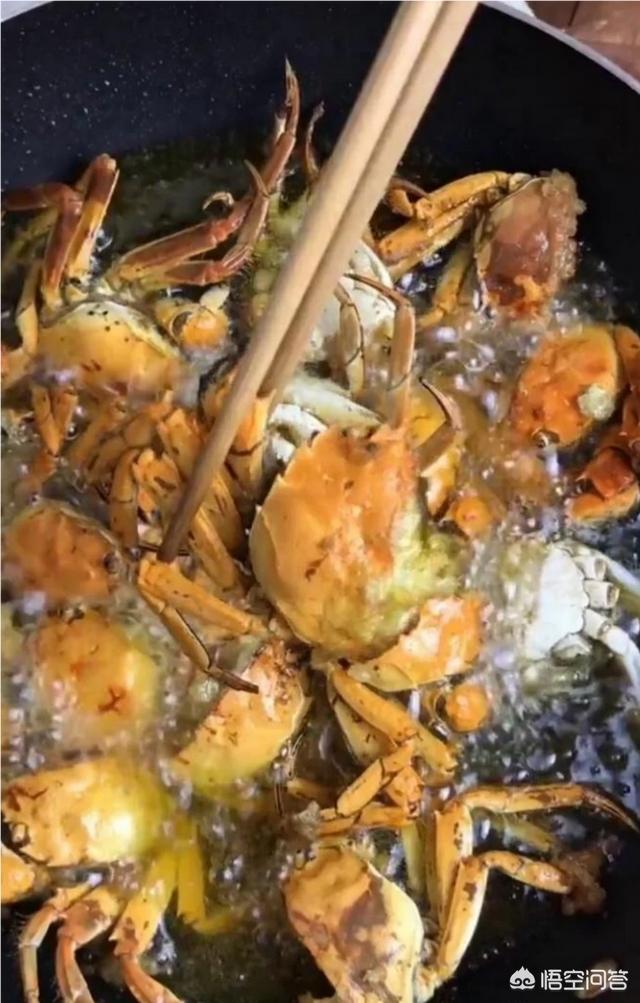 螃蟹都有哪些美味吃法，大闸蟹是清蒸好吃还是爆炒好吃？你一般怎么吃？